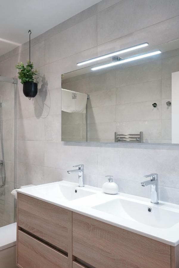 Apartaments La Rambla - Arbequina - 6 Persones Cornudella de Montsant Dış mekan fotoğraf